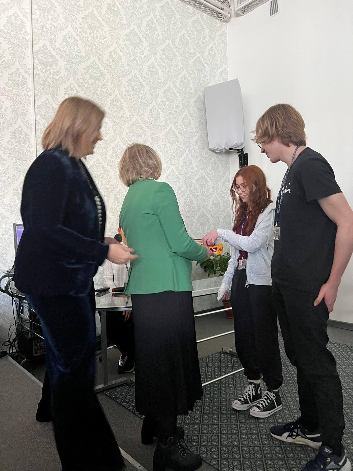 Zdjęcie Dzień języka ojczystego (13)79affe2b-abc6-44aa-a332-71329e032a91.jpg w galerii Międzynarodowy Dzień Języka Ojczystego w II LO